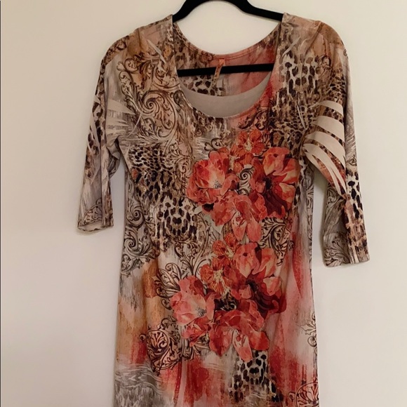 Lightweight dress. Dress up or wear it casually! - Picture 2 of 7